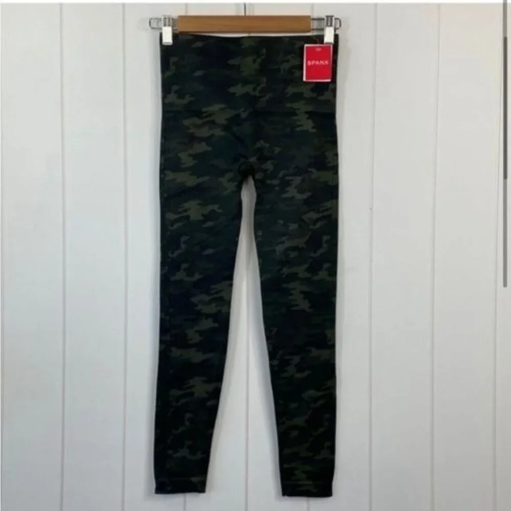 SPANX NWT Look at me Now Camo Green Seamless Leggings Size Medium‎